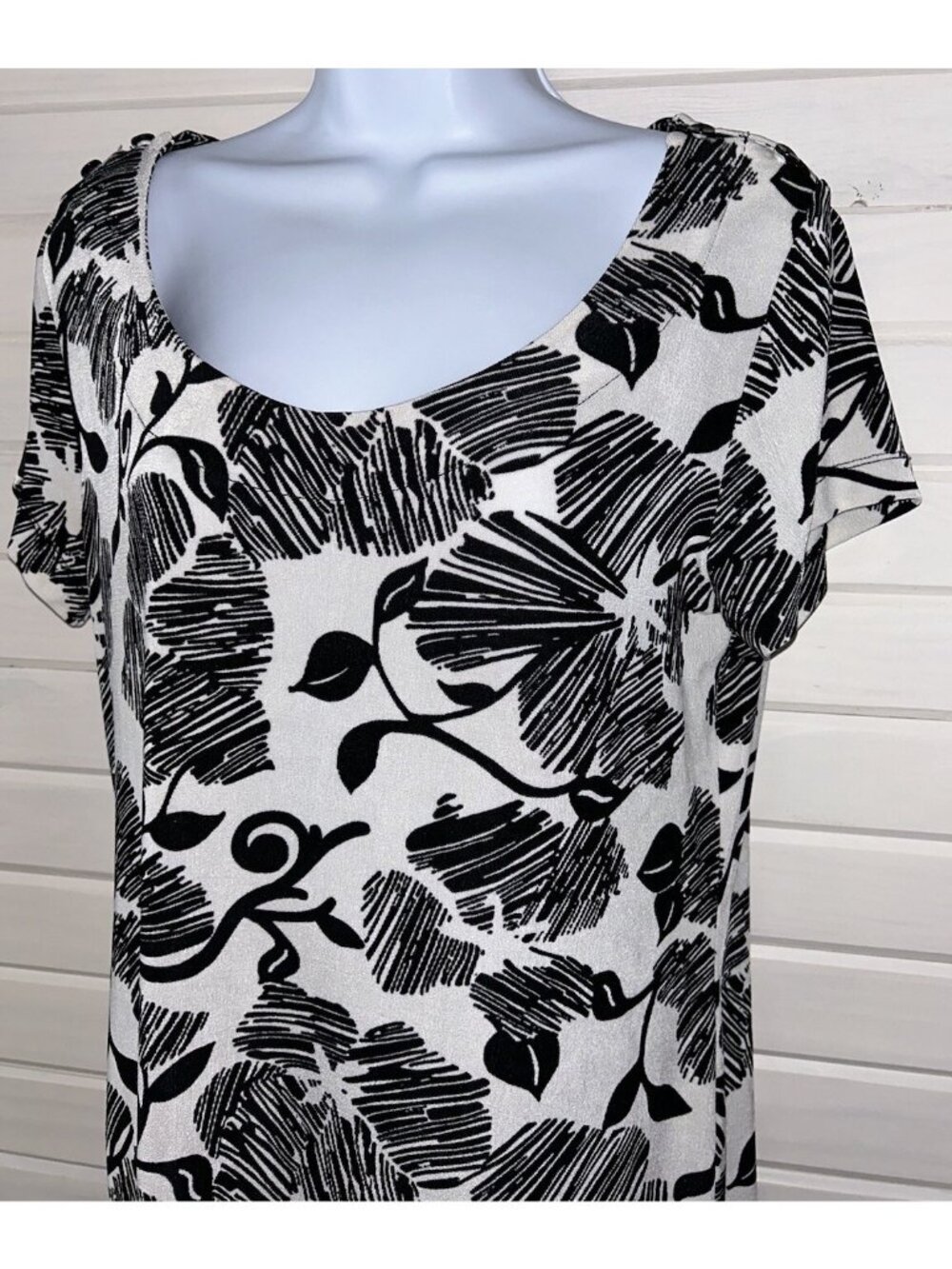 VTG Chicos Travelers Top Sz 1 (MEDIUM) Ivory Black Floral Tunic Slinky EUC